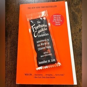 NYT Bestseller The Fortune Cookie Chronicles by Jennifer Lee 📚📖🥡🥠🥢
